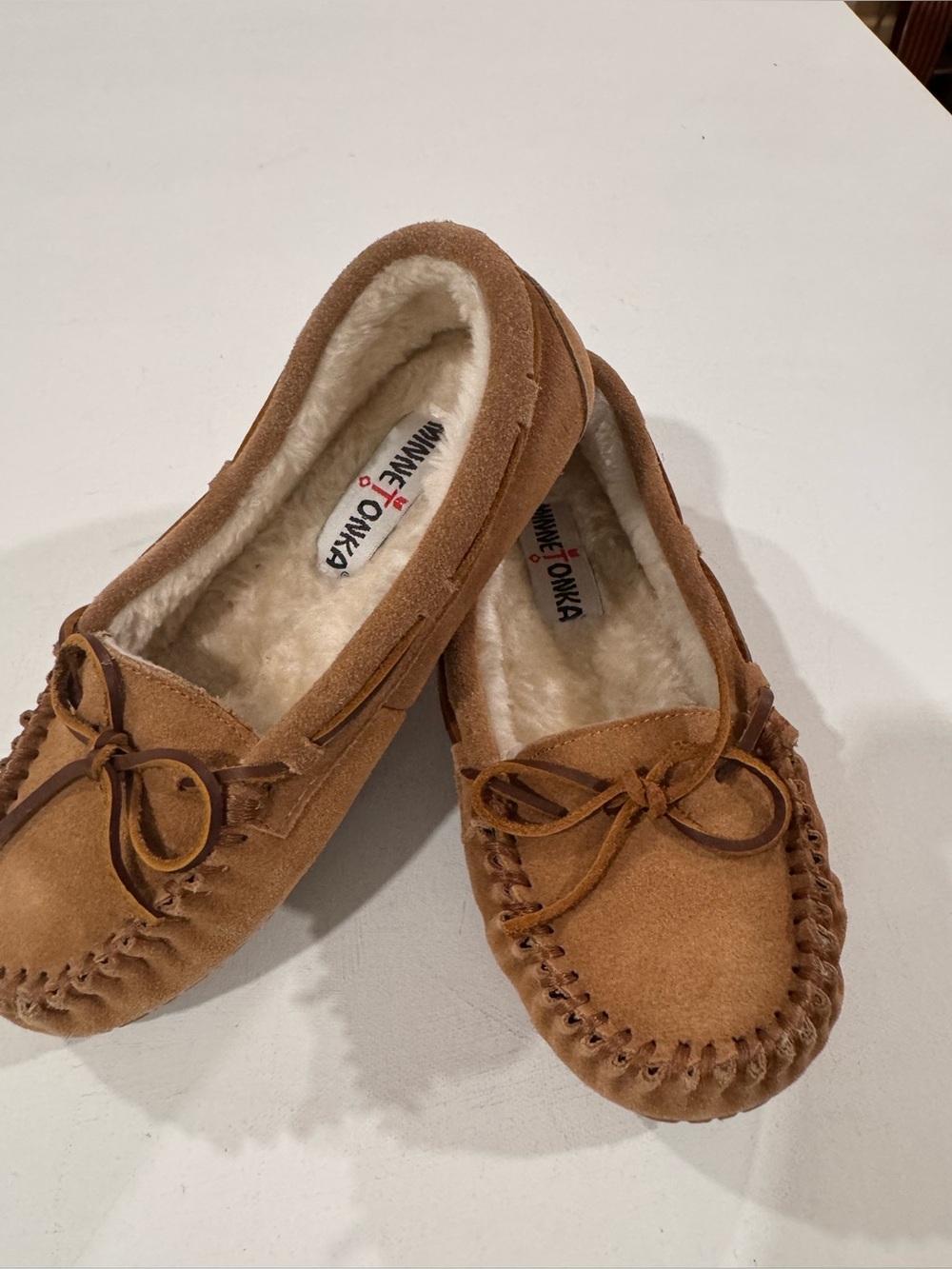 Minnetonka Cally Suede Moccasin Slippers Faux Fur Lined Tan Cinnamon